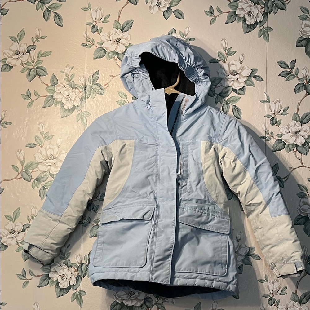 👧🧒KIDS Light Blue & Cream Kids Insulated Hooded Winter Jacket has some dirt it